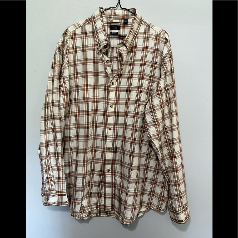 Men’s Arrow shirt.